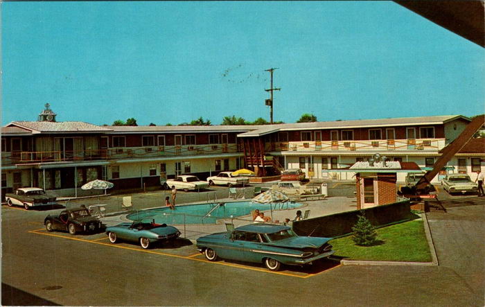 Gate-Way Motel - Old Postcard Photo